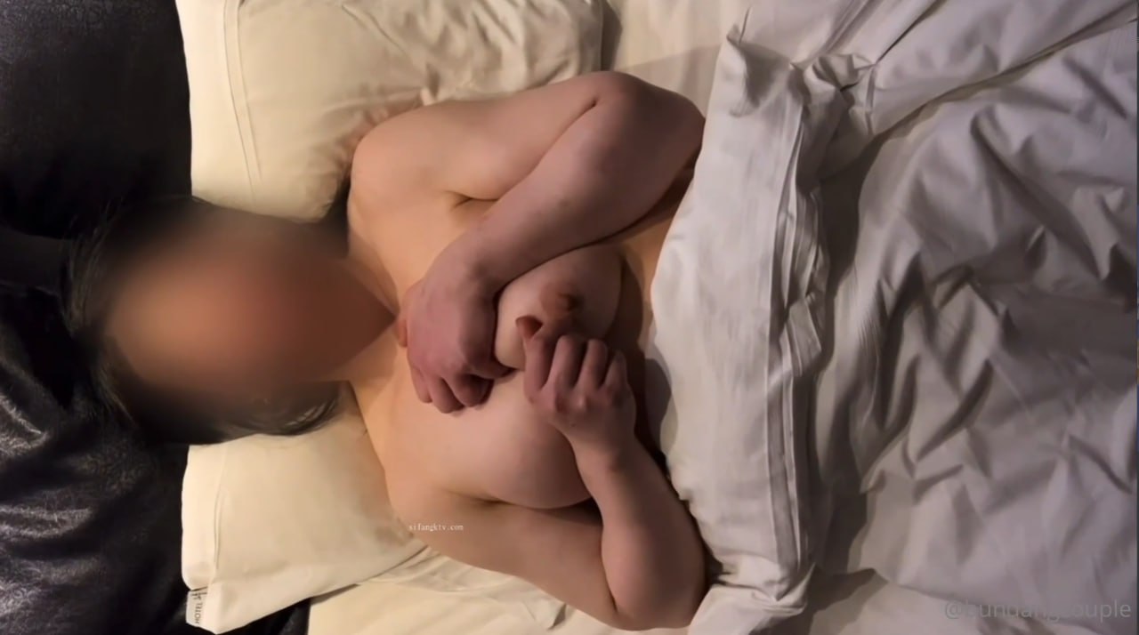舞蹈女神极品艺校舞蹈系健身教练女神，劲爆泄密出轨！超高颜值！如玉般的身体，射了两次都还不过瘾